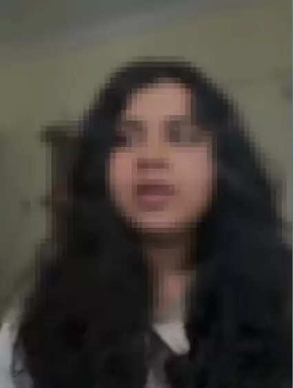 बेंगलुरु : मेट्रो में छेड़छाड़ करने पर महिला ने आरोपी को जड़ा थप्पड़, जांच जारी