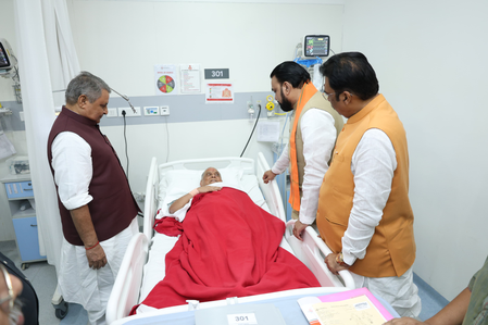 बिहार: मुख्यमंत्री सम्राट चौधरी ने अस्पताल पहुंचकर नीरज कुमार का जाना हाल, बेहतर इलाज का दिया निर्देश