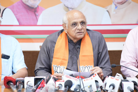 गुजरात के सीएम ने एसआईआर को लेकर चुनाव आयोग में मतभेद के कांग्रेस के दावे को खारिज किया