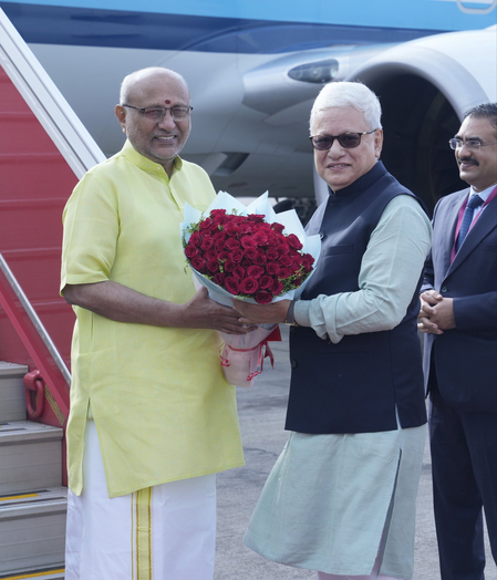 धार्मिक, सांस्कृतिक और शैक्षणिक कार्यक्रमों में शामिल होने के लिए मुंबई पहुंचे उपराष्ट्रपति राधाकृष्णन