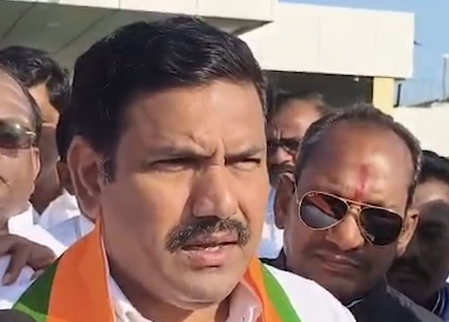 कर्नाटक में सियासी बदलाव पर घमासान, एनडीए नेताओं ने कांग्रेस पर हिंदू विरोधी राजनीति का आरोप लगाया