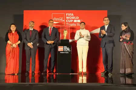 भारत पहुंची फीफा वर्ल्ड कप ट्रॉफी, नई दिल्ली में अनावरण