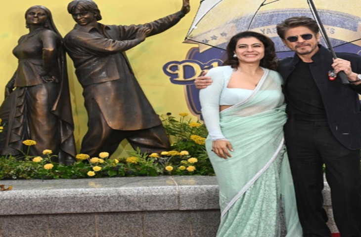 लंदन के ‘सीन्स इन द स्क्वायर’ में शाहरुख-काजोल का स्टैच्यू, 'सिमरन' संग पोज देते दिखे 'राज'