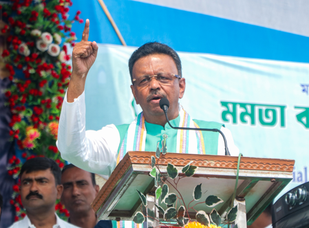 कोलकाता मेयर हकीम पर आधी रात छापेमारी, सीआरपीएफ कमांडर और पुलिस ऑब्जर्वर पर लगाया धमकी का आरोप