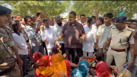 बिहार : बांध टूटने के बाद बाढ़ पीड़ितों के बीच पहुंचे पप्पू यादव, बोले-यह प्राकृतिक नहीं, पॉलिटिकल डिजास्टर है