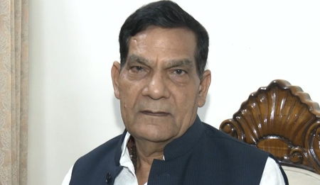 विपक्षी दलों ने मुसलमानों को वोट बैंक की राजनीति में फंसाया रखा: एके शर्मा