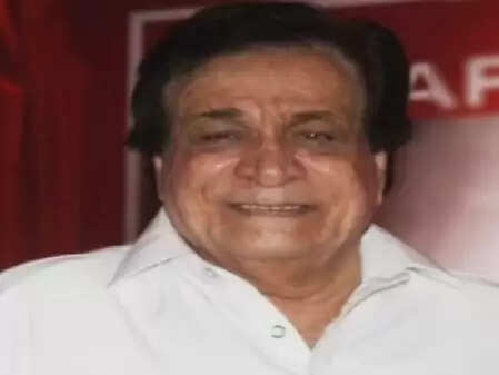 डर की वजह से कादर खान को अफगानिस्तान से लेकर मुंबई आ गई थी उनकी मां, मुश्किलों भरा रहा बचपन