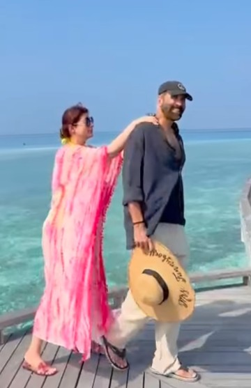 अक्षय कुमार की शरारत से 'परेशान' हुईं ट्विंकल खन्ना, समंदर में खो गई कीमती चीज