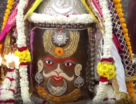 उज्जैन में बाबा महाकाल की भस्म आरती व दर्शन को उमड़ी श्रद्धालुओं की भीड़