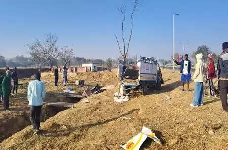 झारखंड: गुमला में हाईवा ने पिकअप वैन को मारी जोरदार टक्कर, चार की मौत, दो गंभीर रूप से घायल