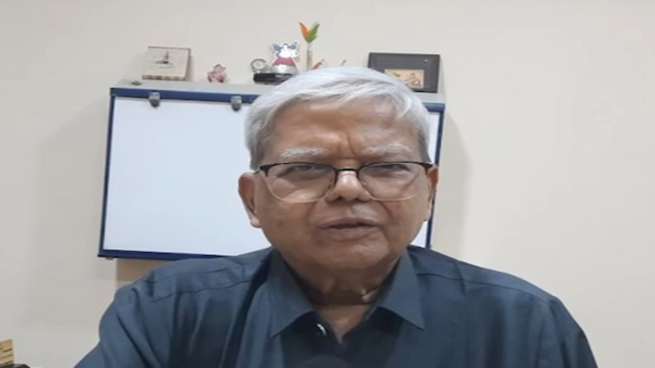कोचिंग नहीं, बच्चों पर जबरन विषय थोपना तनाव की असली वजह : मनोचिकित्सक डॉ. एमएल अग्रवाल