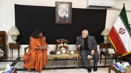 ईरानी दूतावास पहुंचे स्वामी सारंग, खामेनेई की मौत पर जताई संवेदना