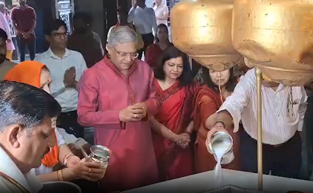 पांच राज्यों में सफल चुनाव के बाद आगरा पहुंचे मुख्य चुनाव आयुक्त, कैलाश महादेव मंदिर में की पूजा-अर्चना