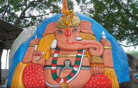 कलबुर्गी के इस मंदिर में मन्नत पूरी होने पर गणेश जी को लगाया जाता है रंग