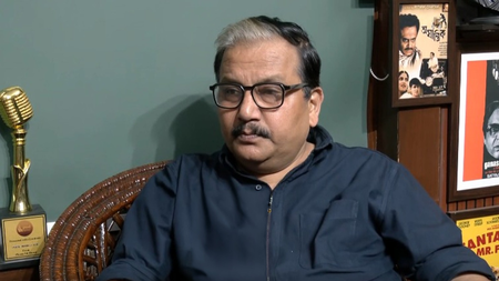 पीएम मोदी छात्रों की चिंता छोड़ राजशाही के शौक में लगे हैं: राजद सांसद मनोज झा
