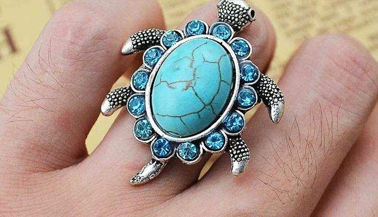 Turtle Ring: इन लोगों को भूलकर भी नहीं पहननी चाहिए कछुए वाली अंगूठी, बर्बाद  हो जाएगा जीवन
