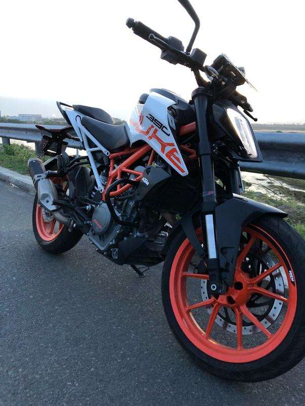 KTM की इस बाइक को खरीदने की मची अफरा तफरी जाने इस बाइक की खासियत  और कीमत