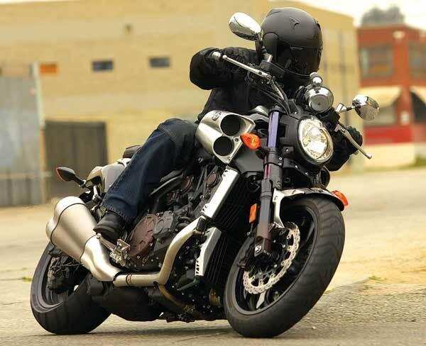 बाइक्स में मोटे और चौड़े टायर्स होने के क्या है फायदे-नुकसान, जानिए