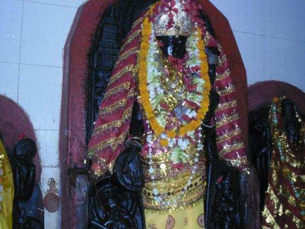 IPL 2021 से पहले  देवड़ी माता के मंदिर में दर्शन  के लिए पहुंचे MS dhoni