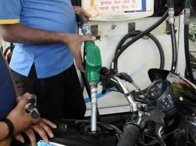 Petrol, diesel की कीमतों में तेजी बरकरार, 28 से 31 पैसे प्रति लीटर की वृद्धि