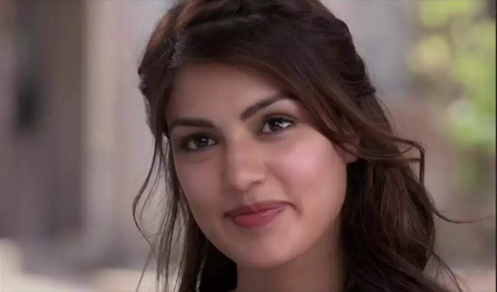 Rhea Chakraborty Arrested ड्रग्स के मामले में तीन दिन की पूछताछ के बाद NCB ने किया गिरफ्तार