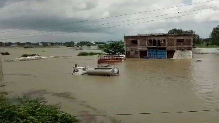 Madhya Pradesh floods: बाढ़ से मध्य भारत में तबाही, 24 की मौत, हजारों लोग सुरक्षित निकाले