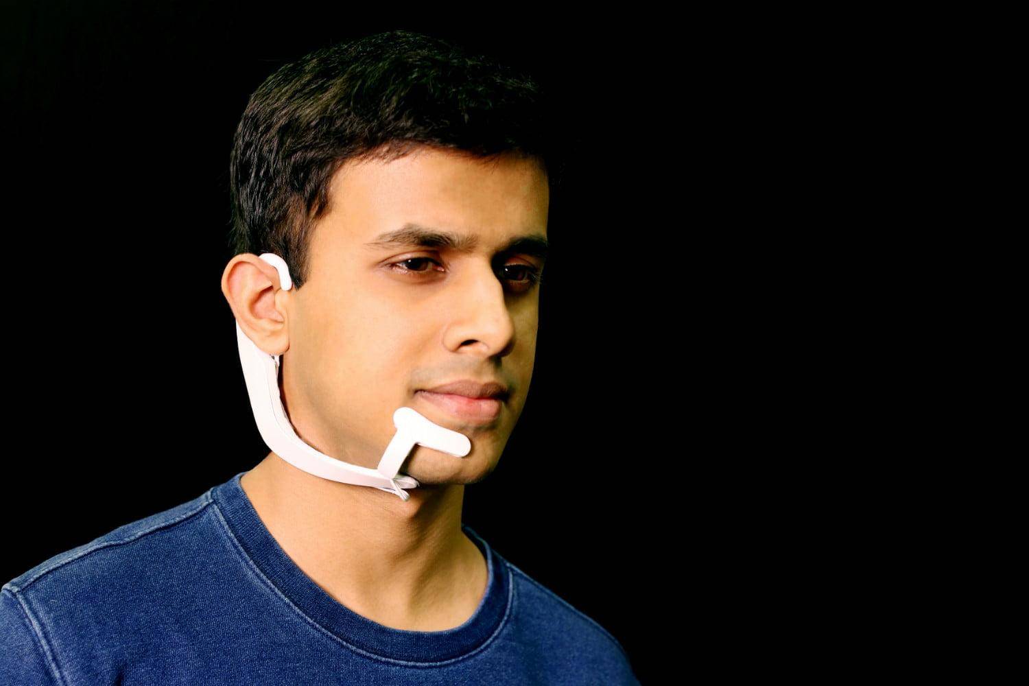 भारतीय युवा ने बनाया एक ऐसा उपकरण, जिससे बिना आवाज़ के बातचीत हो पाएगी