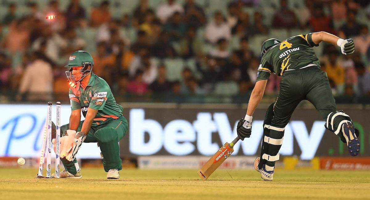 Road Safety World Series: जीत के साथ सेफाइनल में पहुंची  दक्षिण अफ्रीका ,  इंडिया लीजेंड्स का तोड़ा रिकॉर्ड