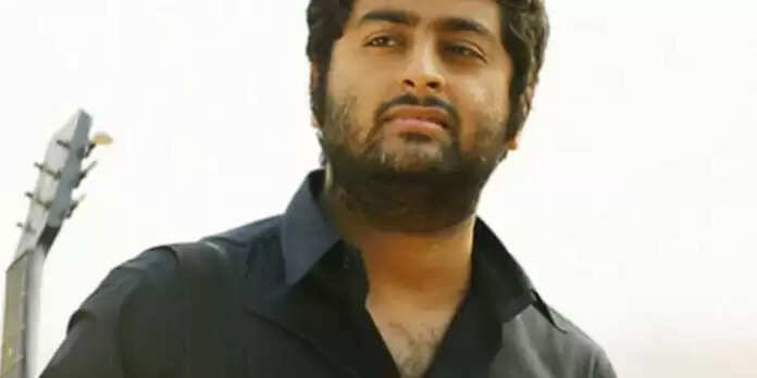 Arijit Singh के फैंस के लिए आ रही बुरी खबर, बिगड़ी सिंगर की मां की तबीयत