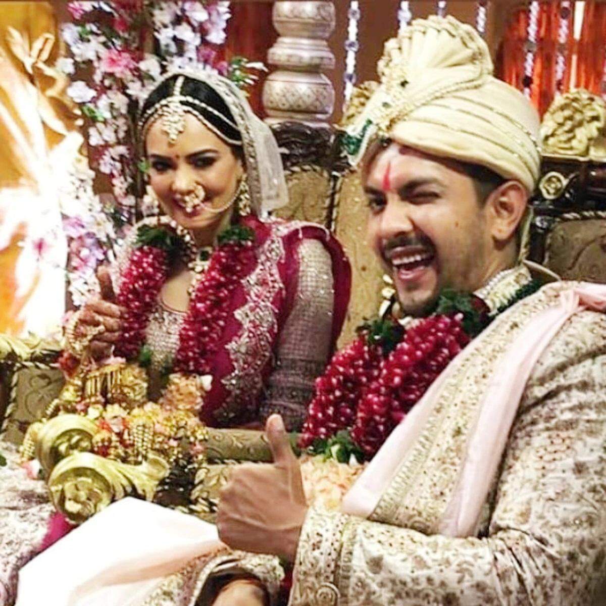 Aditya Narayan Wedding: मुंबई के इस्कॉन मंदिर में संपन्न हुई आदित्य नारायण और श्वेता की शादी, सामने आई तस्वीरें