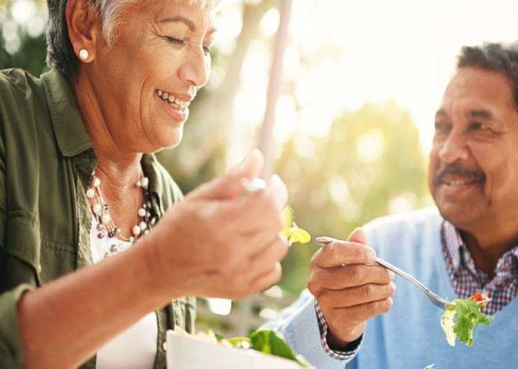 Food Tips: उम्र बढ़ने पर क्या खाएं और क्या नही खाएं?