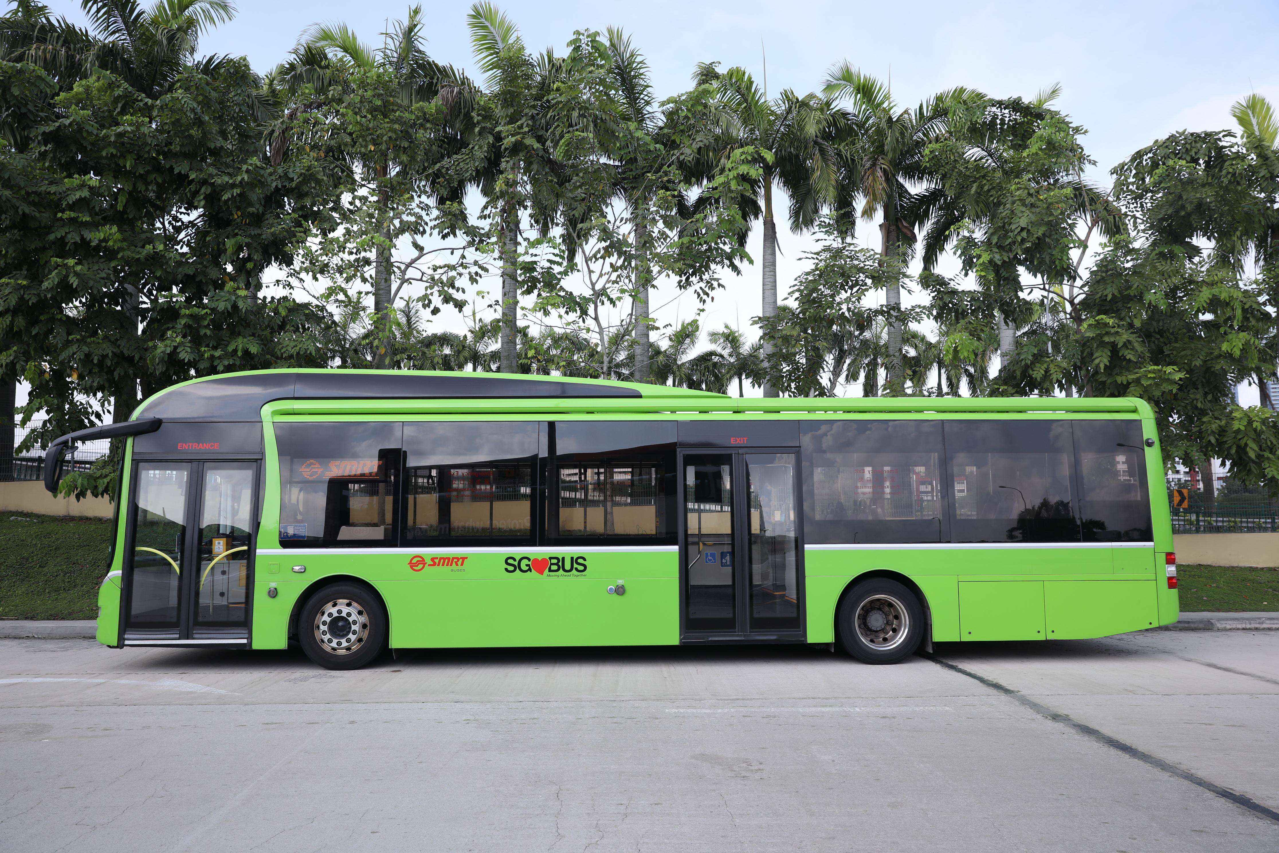 लोगों की परेशानी के चलते तमिलनाडू सरकार ने प्रदेश में बसों की संख्या बढाई।