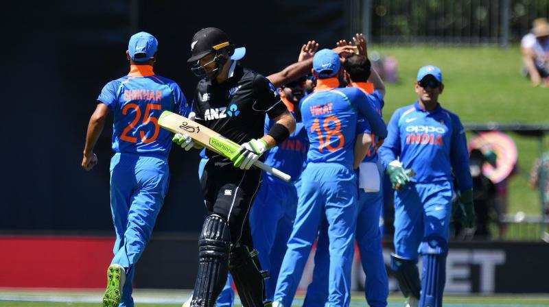 NZvsIND : पहले वनडे में बने कुल 10 रिकॉर्ड, भारत ने तोड़ा अपने नाम जुड़ा ये शर्मनाक रिकॉर्ड