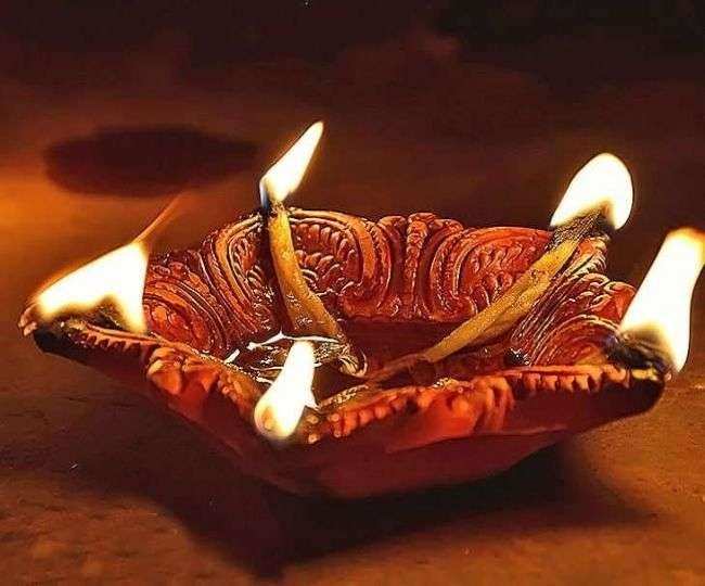 Puja path: घर में सुबह शाम दीपक जलाने के ये है नियम