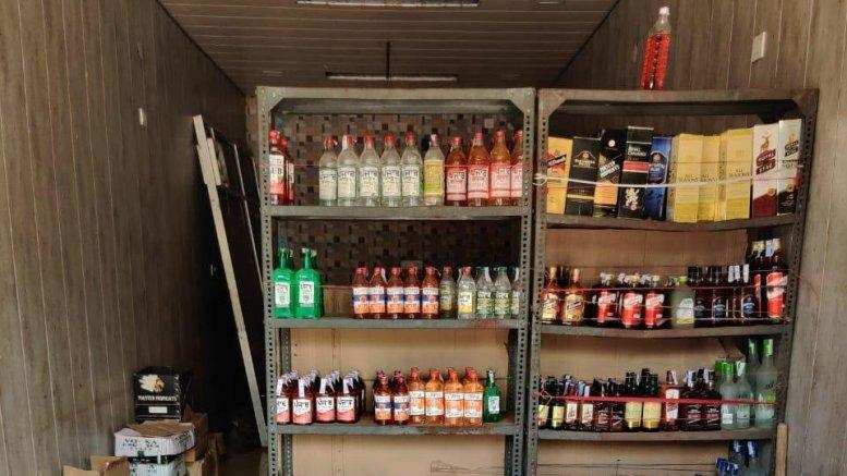 Liquor News: UP में जहरीली शराब परोस रहा था ठेका मालिक, 5 जनों की मौत से हुआ खुलासा…