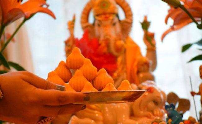 Ganesh puja mantra: बुधवार को करें श्री गणेश के इन मंत्रों का जाप, सभी कष्टों से ​मिलेगी मुक्ति
