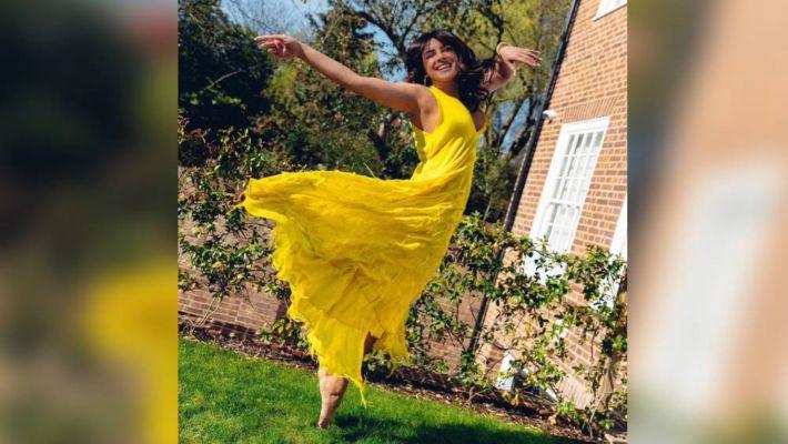 Fashion: पीले रंग की ड्रेस में प्रियंका, समर ड्रेस में एक नया लुक