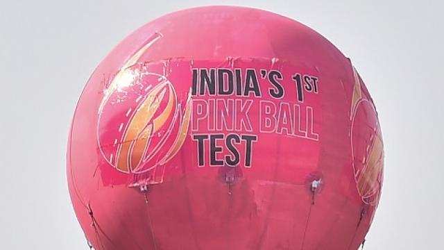 INDvsBAN:जानिए डे नाइट टेस्ट में प्रयोग होने वाली पिंक बॉल के बारे में