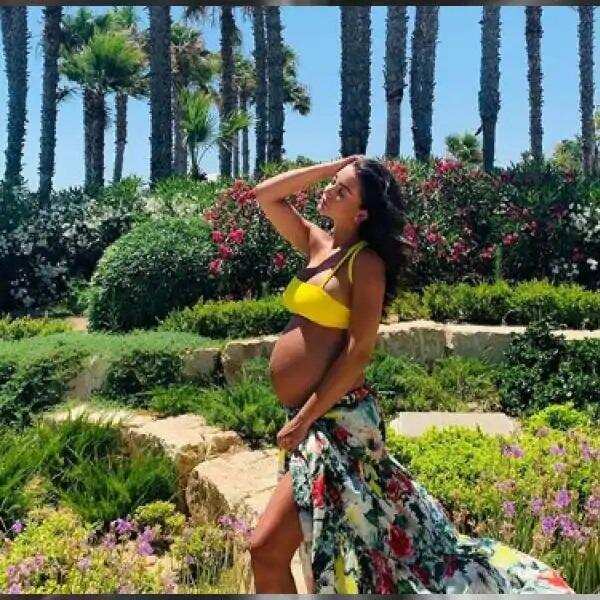 Actress Flaunts Baby Bump: सिर्फ अनुष्का शर्मा ही नहीं इन अभिनेत्रियों ने प्रेग्नेंसी के दौरान फ्लॉन्ट किया बेबी बम्प