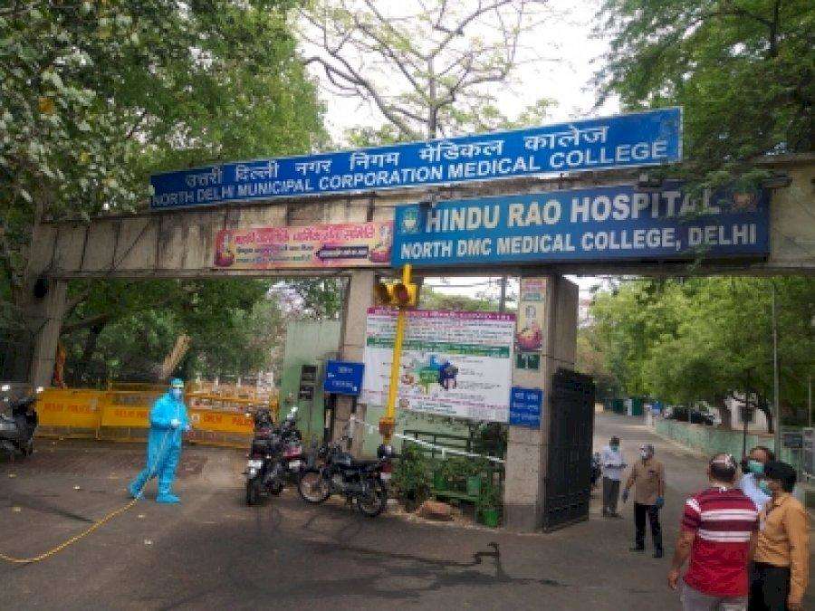 वेतन को लेकर Hindurao Hospital  के डॉक्टरों का कैंडल मार्च, ‘आप’ भी हुई शामिल