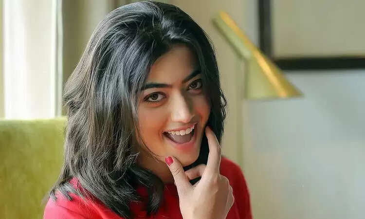 Rashmika Mandana: मास्क पहनना भूल गई रश्मिका मंदाना, अभिनेत्री के एक्सप्रेशन देखकर हो जाएंगे फिदा