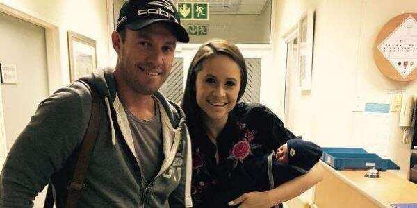 AB De Villiers के घर आई  नन्ही परी, तीसरी बार बने पिता, देखें PHOTOS