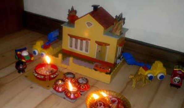 दिवाली पर क्यों बनाएं जाते हैं मिट्टी के घरौंदे, जानिए
