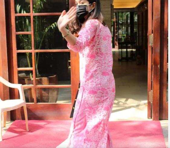 Shanaya Kapoor: संजय कपूर की बेटी शनाया कपूर को लॉन्च कर रहे करण जौहर, लोग बोले नेपोटिज्म का देवता