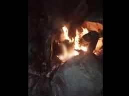 झुंझुनू:युवक को जलाकर मार डाला:गांव वालों को लगा पहाड़ी पर आग लगी है, पास गए तो युवक जल रहा था; पत्थरदिल लोग मदद की बजाए वीडियो बनाते रहे