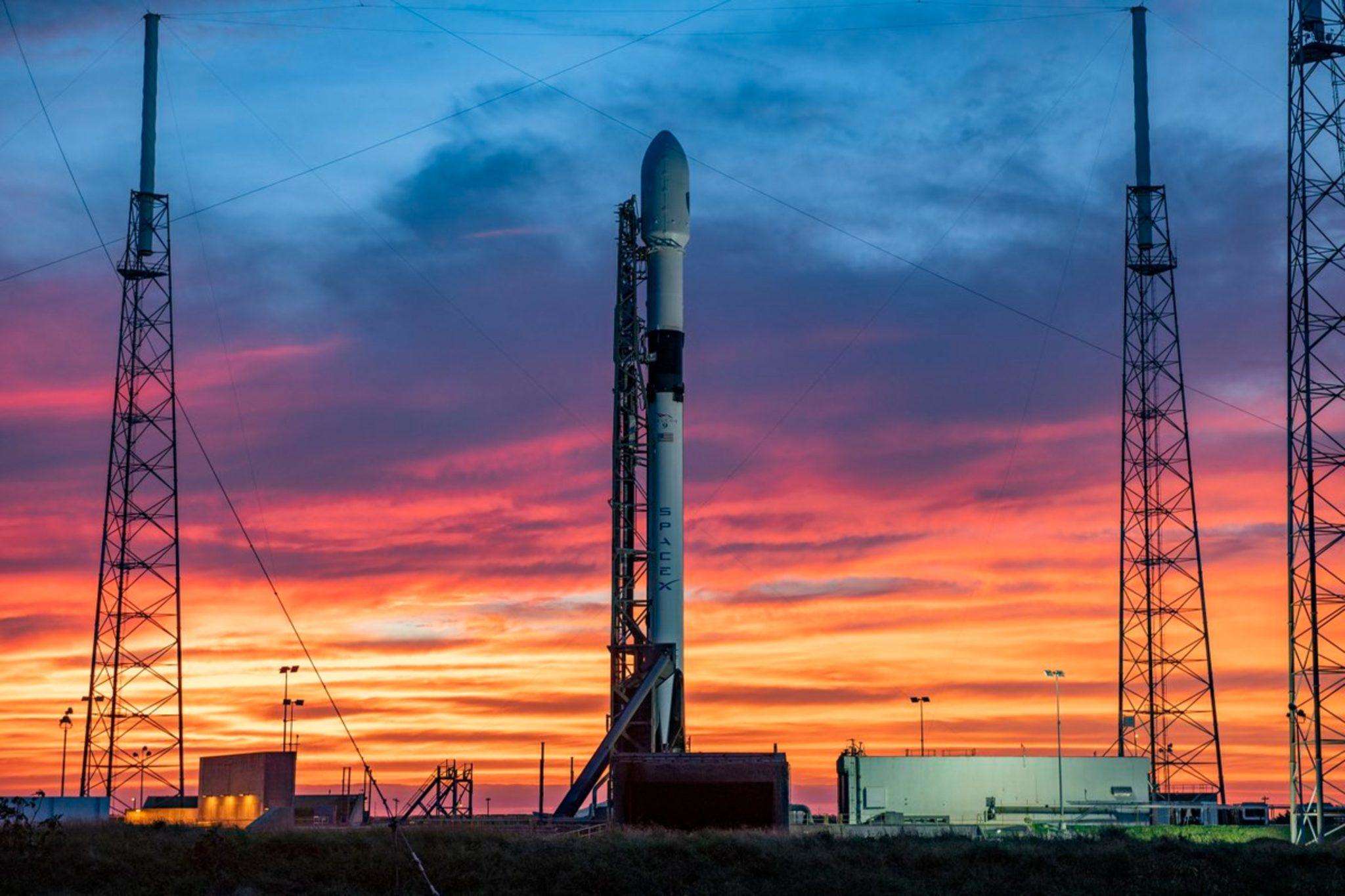 स्पेसएक्स सोमवार को 2021 का अपना पहला स्टारलिंक उपग्रह लॉन्च करेगा,कैसें देखें,जानें रिपोर्ट