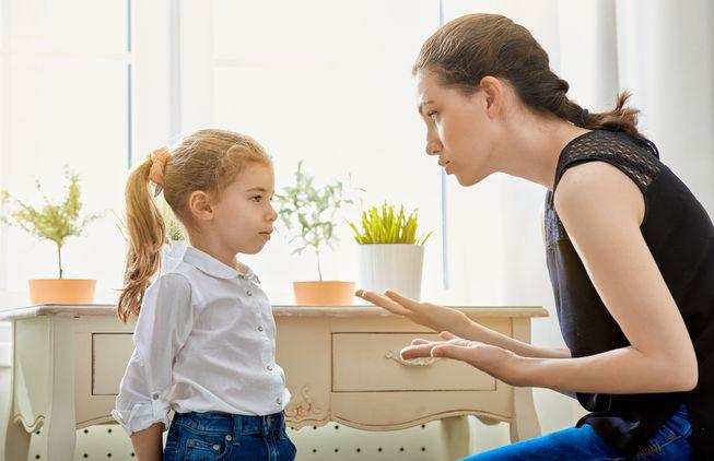आपका बच्चा भी सीख जाता है आपके बिन सिखाएँ चीज़ें तो रखना होगा आपको उनका