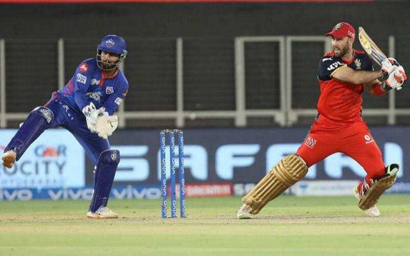 IPL 2021:  मैक्सवेल ने जड़ा ऐसा छक्का  विकेट के पीछे ऋषभ पंत हुए हैरान,  स्टंप माइक में कैद हुई आवाज