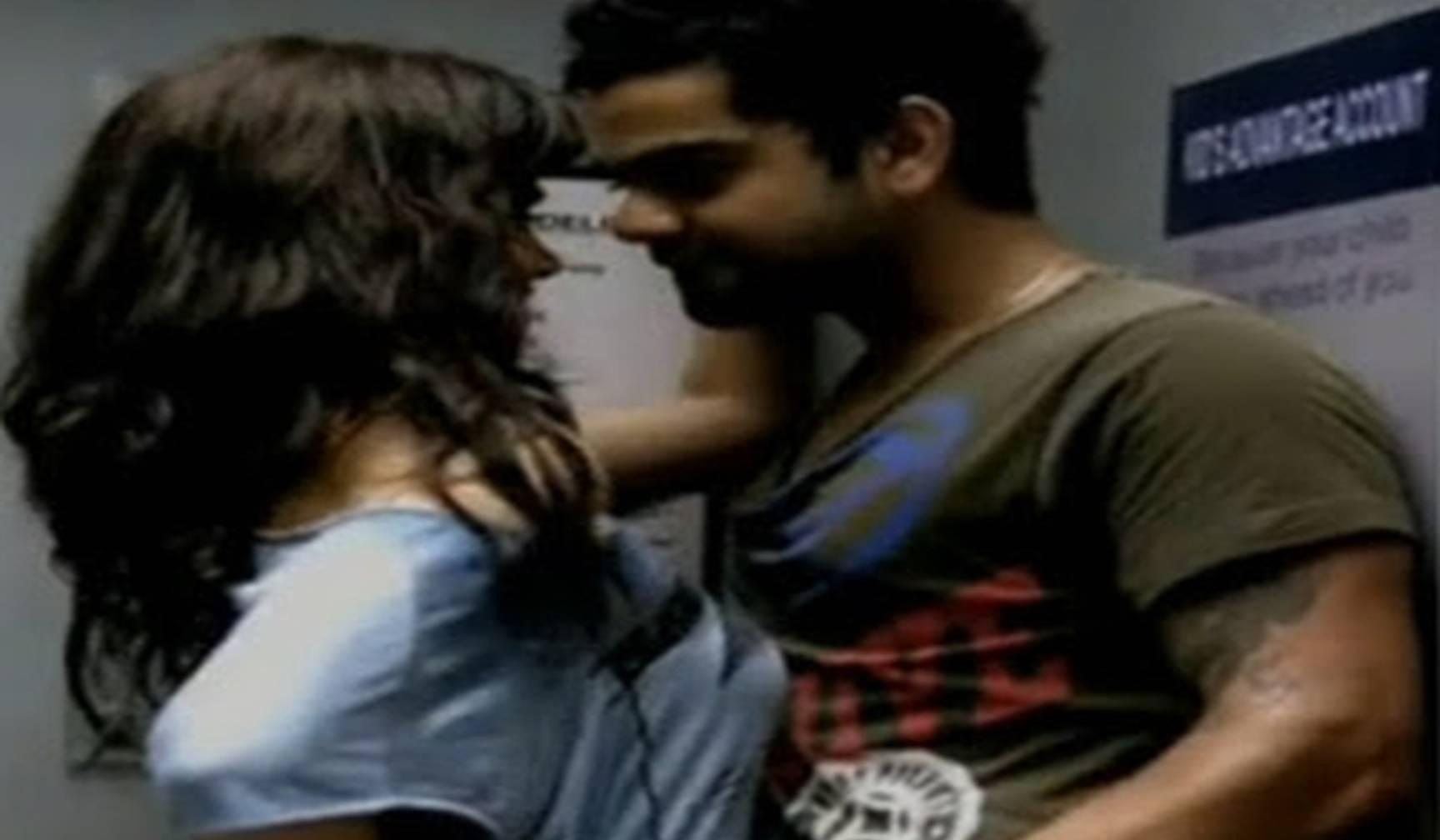 पाकिस्तान से फाइनल के पहले,विराट कोहली और जेनेलिआ डिसूज़ा का अश्लील MMS हुआ वायरल, देखें Video