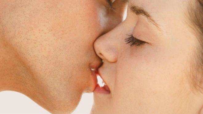यह है KISS करने के 5 बेस्ट तरीके